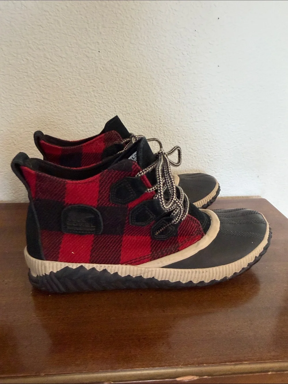 Sorel Out N About Red and Black Buffalo Plaid Lace-Up Waterproof Duck Booties 9